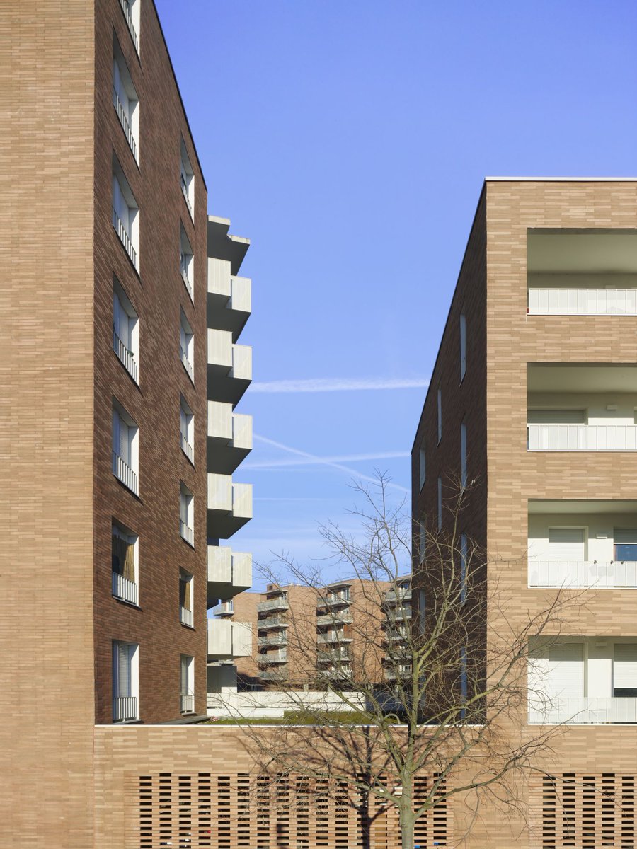 🏛 212 logements collectifs à Toulouse par l’agence Taillandier Architectes Associés (<a href="/TAA_officiel/">Taillandier Archi</a>)
🗝 Cour Magenta : <a href="/vinciimmobilier/">VINCI Immobilier</a> | Les Fenetras : <a href="/TMHabitat/">Toulouse Métropole Habitat</a> 
📸 Roland Halbe
images.archi/articles/toulo…