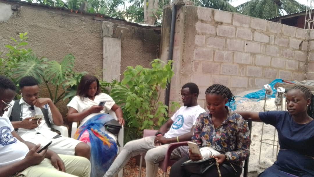 fnjp_rdc's tweet photo. Après la douloureuse nouvelle que nous avons reçu hier, @fnjp_rdc s’est précipité pour compatir avec notre sœur, amie et VP Mme Lauriane MONGA qui a perdu son père. 
La fraternité et la compassion dans les durs moments! @ChantalFaida @DiplomateMuluzi @sev_bm @congounites2014 https://t.co/H5qJ1vDFLV