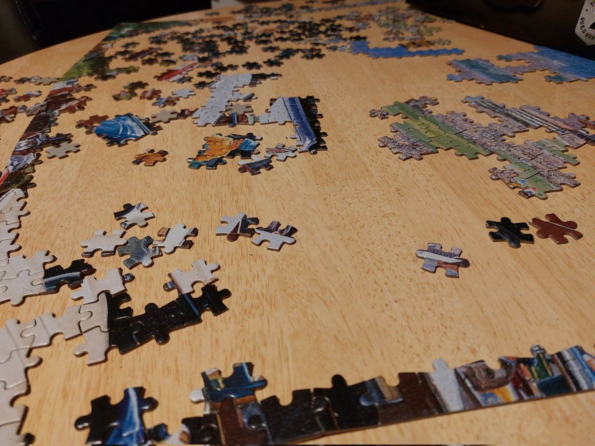 ArleneTodd16's tweet photo. @BPS_P3J this is Ds 1000 piece jigsaw that he is doing of old fashioned cars https://t.co/999cFBZgl9