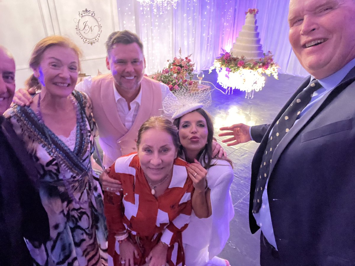 OscarChalupsky's tweet photo. What a fantastic wedding, best ever. Started 2.00pm finished 3.30am. No scale today ๐. #noscale #wedding #noketo #quintadopacheca https://t.co/PGqnKVLqLW