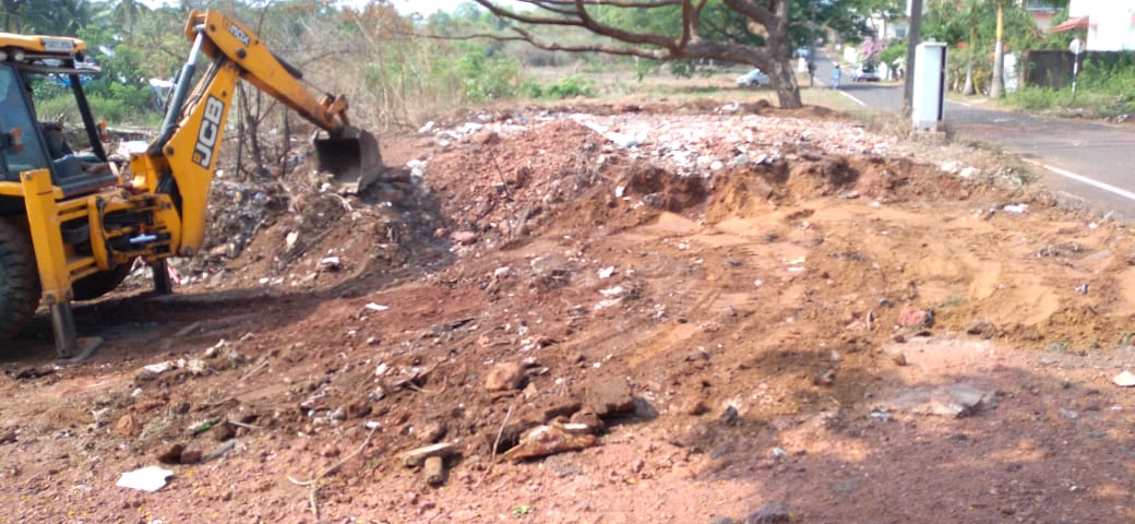 LMRWA_Goa's tweet photo. LMRWA will like to bring to the attention of Honorable Minister @visrane, the illegal use of CCP machinery to trespass on our privately held open space to conduct illegal construction activity on 28th April 2022. 
This is in total violation of our rights as custodians. https://t.co/5vDl9IIrmW