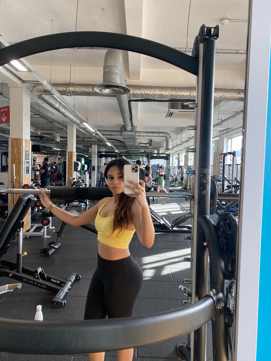 Gm ☀️ #NFTCommunity How do you start your mornings?