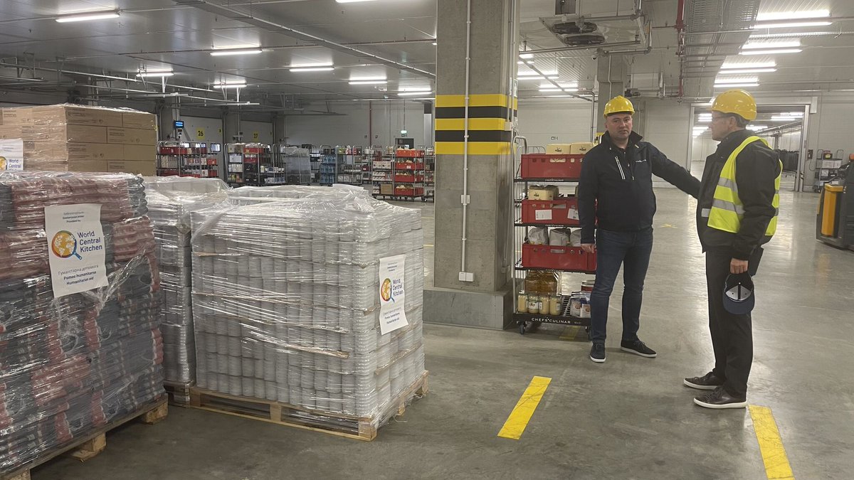 Great visit to one of our remote teams in Poland working to ensure the flow of fresh food gets to our customers Ukraine operations. Amazing to work with such quality customers &amp; partners. Thanks for the tour Daniel, fantastic operation! #OneWithUkraine #Ukraine #logistics