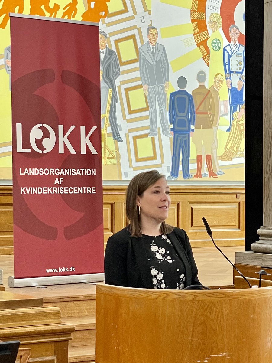 JBK_Winther's tweet photo. Så er vi i gang med et spændende program på dagens Christiansborg-konference om ‘partnerdrab og vold i nære relationer’. Tak til @TrineTorp for at været vært for @LOKK_dk og til @Astridkrag og @karen_inger for at åbne med at sætte ord på dagens vigtige emne. @DKPolitik https://t.co/L43m5dnZkR
