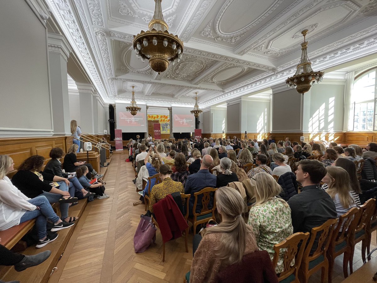 JBK_Winther's tweet photo. Så er vi i gang med et spændende program på dagens Christiansborg-konference om ‘partnerdrab og vold i nære relationer’. Tak til @TrineTorp for at været vært for @LOKK_dk og til @Astridkrag og @karen_inger for at åbne med at sætte ord på dagens vigtige emne. @DKPolitik https://t.co/L43m5dnZkR