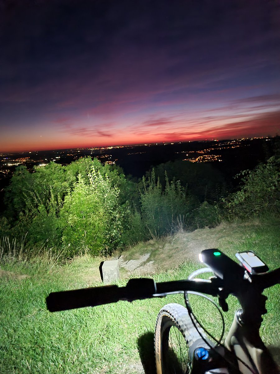 MagicshineL's tweet photo. Climbed on the top of this hill again at this golden moment-- time to have a night adventure with the Magicshine RN3000. π΄π»π€
πhttps://t.co/hbbGldfyVv
#magicshine #rn3000
#adventure #cyclinglife #cycling #bikelife #bike #mtblife
#mountainbiking #mountainbike #instacycling #mtb https://t.co/pNZNDLxtgd