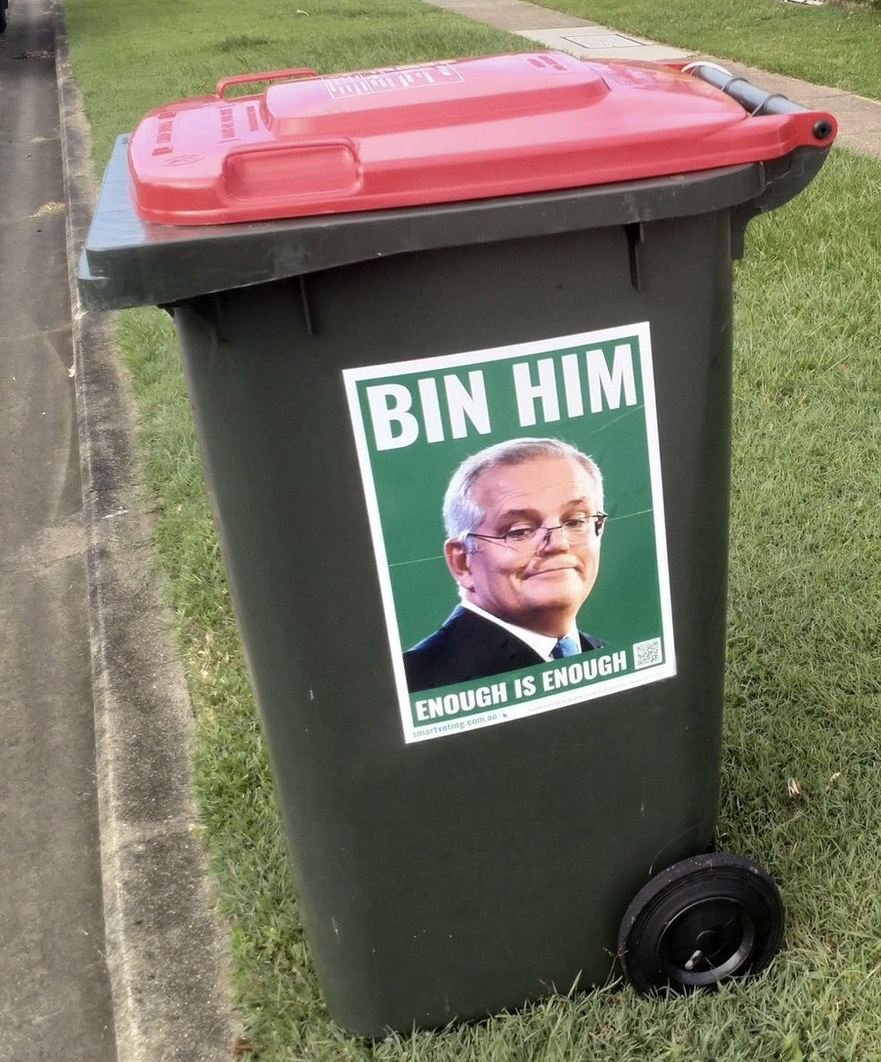 SmartVoting2022's tweet photo. @RonniSalt Love bin night.
#ChuckThemOutWeek will be from 15-21 May.
#BinHim #ChuckThemOut https://t.co/eSIncc4vJd