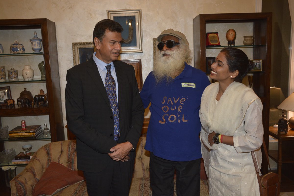 IndiainJordan's tweet photo. #Sadhguru in Amman with Ambassador H.E. Anwar Haleem and reputed Bharatnatyam expert Ms. Radhe
@radhejaggi.
#JourneyForSoil #AMAwithSadhguru #SaveSoil #ConsciousPlanet
@ishafoundation @PMOIndia @MEAIndia @IndianDiplomacy @PIB_India @airnewsalerts
@Petranews @jordantimes https://t.co/L4tojuD1Tz