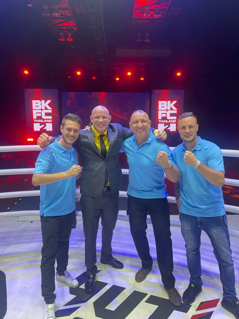 WandaExOfficial's tweet photo. $WE would like to thank Paul Poole from https://t.co/iaAbP9SOrH and @NickHeadHunter again for the invitation to #BKFC II from 7th May

There will big sponsoring's at the greatest sport events in future - worldwide with https://t.co/gcfcJbkjEz 😎😉

$WE #connect #crypto and #cash https://t.co/dxv777RG7r