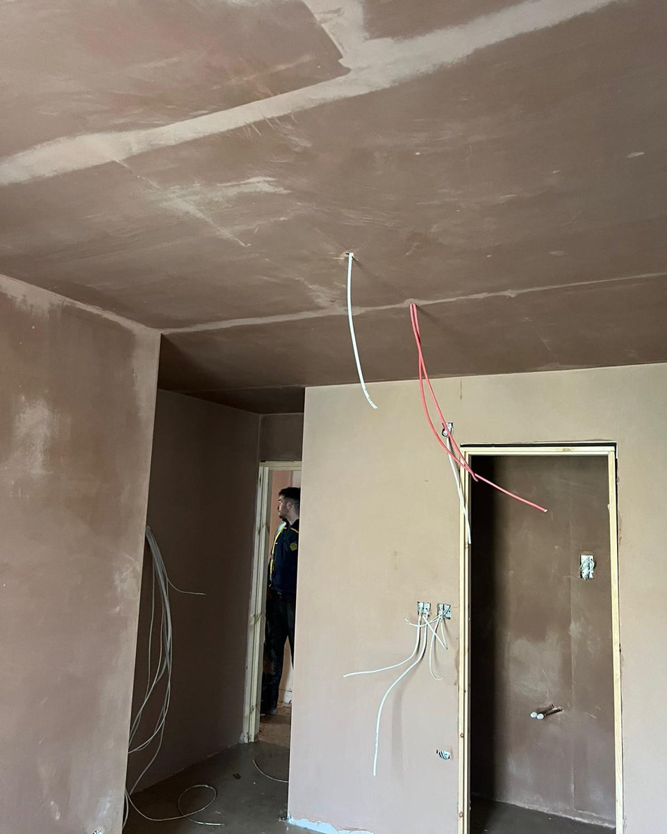 stdavidproperty's tweet image. The plasterer has been in and our project is one step closer to completion. It&apos;s hard to believe that only a few weeks ago, some of these walls didn&apos;t even exist. #propertydeveloper #hmo #coliving #propertyinvestment #progress