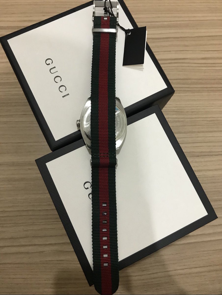 XClllA's tweet photo. Gucci GG2570 (YA142305) หน้าปัดดำ สาย 🟢🔴 ขนาด 41 mm. รุ่นฮิตตลอดกาล Used very like new 98% ไม่มีรอยขีดข่วนใดๆ กล่องนอก กล่องใน หมอน ใบเซอร์ 📌ส่งต่อ 27,000 บาท ต่อรองได้ ขอรูปเพิ่มเติมได้ นัดรับใน กทม.ได้ ออกช็อปเกาหลี #YA142308 #GUCCI #gucciwatch https://t.co/u0fu2luwfw