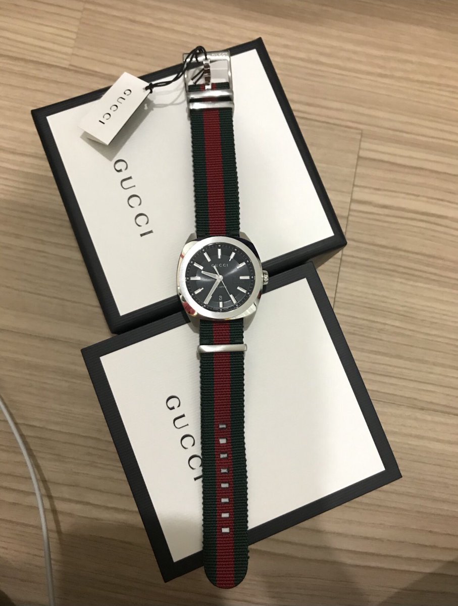 XClllA's tweet photo. Gucci GG2570 (YA142305) หน้าปัดดำ สาย 🟢🔴 ขนาด 41 mm. รุ่นฮิตตลอดกาล Used very like new 98% ไม่มีรอยขีดข่วนใดๆ กล่องนอก กล่องใน หมอน ใบเซอร์ 📌ส่งต่อ 27,000 บาท ต่อรองได้ ขอรูปเพิ่มเติมได้ นัดรับใน กทม.ได้ ออกช็อปเกาหลี #YA142308 #GUCCI #gucciwatch https://t.co/u0fu2luwfw