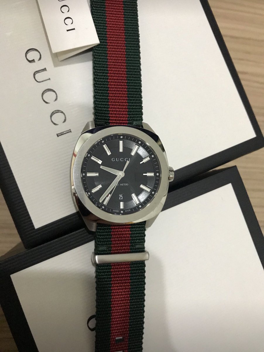 XClllA's tweet photo. Gucci GG2570 (YA142305) หน้าปัดดำ สาย 🟢🔴 ขนาด 41 mm. รุ่นฮิตตลอดกาล Used very like new 98% ไม่มีรอยขีดข่วนใดๆ กล่องนอก กล่องใน หมอน ใบเซอร์ 📌ส่งต่อ 27,000 บาท ต่อรองได้ ขอรูปเพิ่มเติมได้ นัดรับใน กทม.ได้ ออกช็อปเกาหลี #YA142308 #GUCCI #gucciwatch https://t.co/u0fu2luwfw