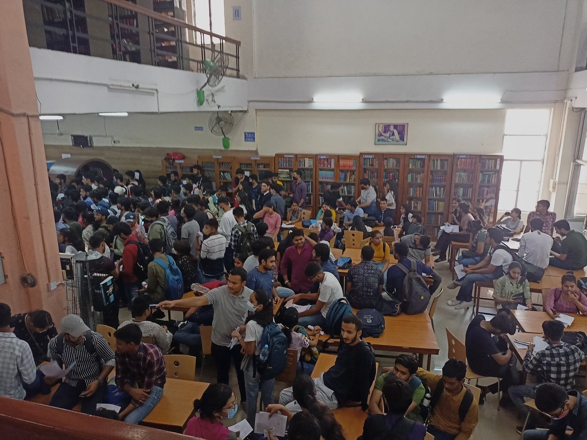 mandeepggs's tweet photo. This is d situation of Shivaji Clg, @UnivofDelhi

If #coronavirus vl spread,who will be responsible for tht ?

Please help our students @DDMADelhi1 @msisodia @AAPDelhi @ArvindKejriwal @JarnailSinghAAP @Minister_Edu @Dir_Education @ANI #OBEforallSemestersInDU #StudentsLivesMatter https://t.co/fUAOnzOHqM