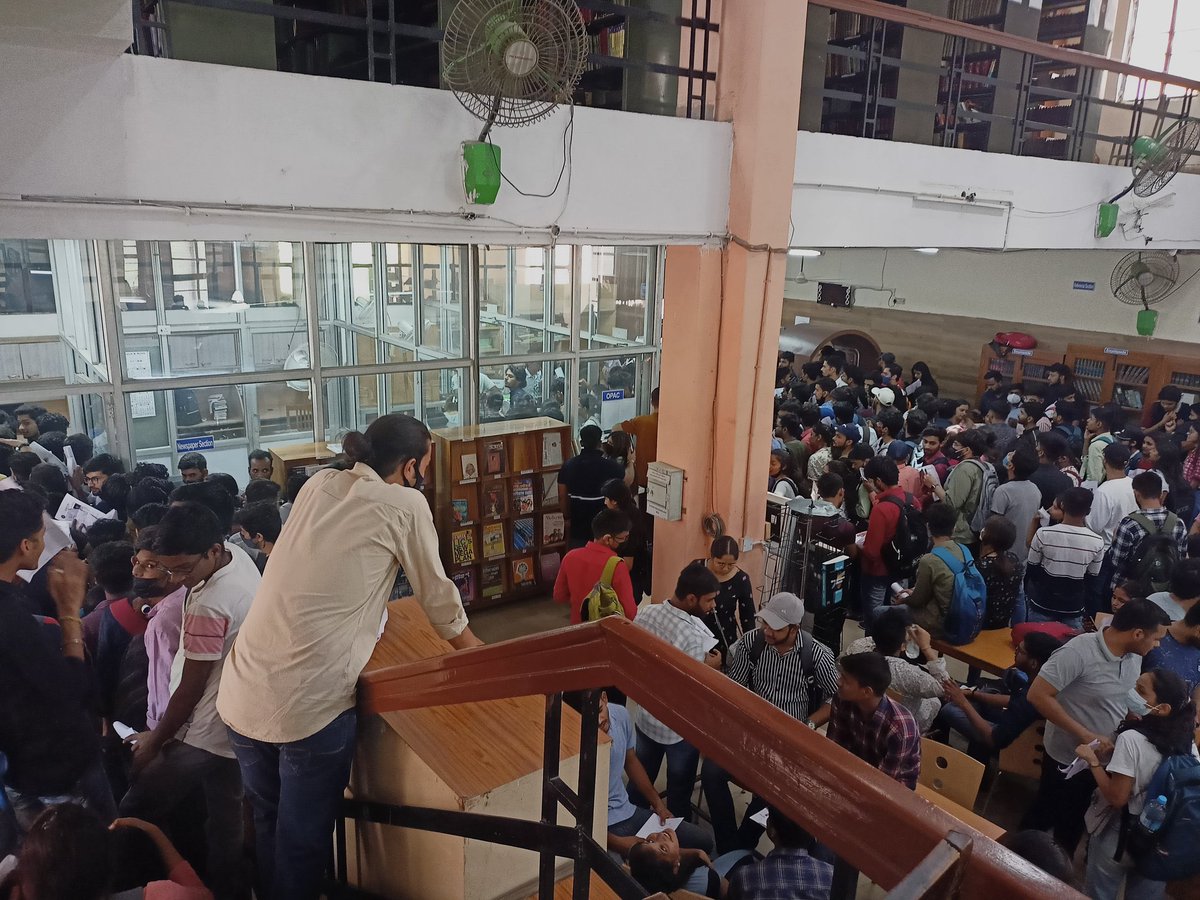 mandeepggs's tweet photo. This is d situation of Shivaji Clg, @UnivofDelhi

If #coronavirus vl spread,who will be responsible for tht ?

Please help our students @DDMADelhi1 @msisodia @AAPDelhi @ArvindKejriwal @JarnailSinghAAP @Minister_Edu @Dir_Education @ANI #OBEforallSemestersInDU #StudentsLivesMatter https://t.co/fUAOnzOHqM