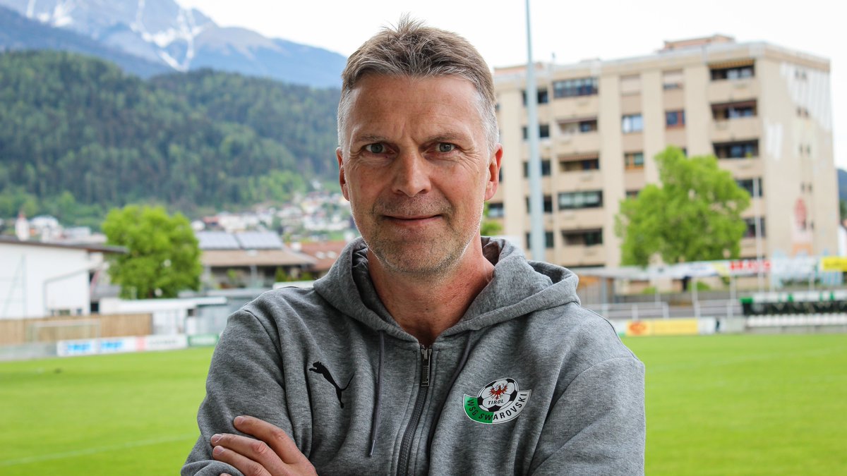WSGTIROL's tweet photo. Der Nachwuchs im Blickpunkt 🔍
Im exklusiven WSG-Interview spricht Nachwuchsleiter Robert #Tomsche über das, was für ihn Erfolg bedeutet und was er sich von der Zukunft erhofft! 🟢⚪️
🗞 https://t.co/AlONUls75e https://t.co/hcwULwmQ9f