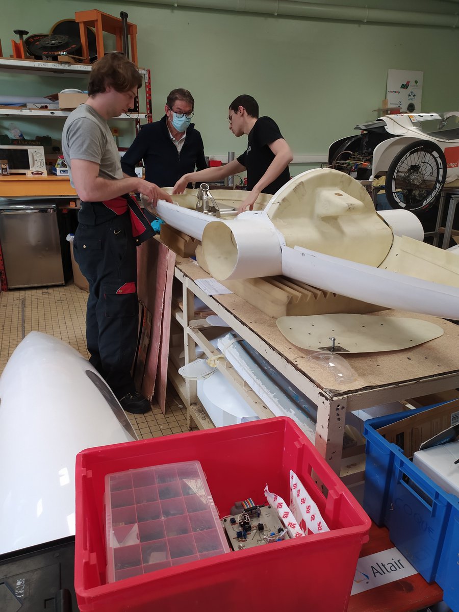 La semaine projet commence à @PolytechNancy !
Toute l'équipe de l'Eco Motion Team s'active afin de finir le prototype Poly'Watt pour la compétition du <a href="/shell_ecomar/">Shell Eco-marathon</a> !