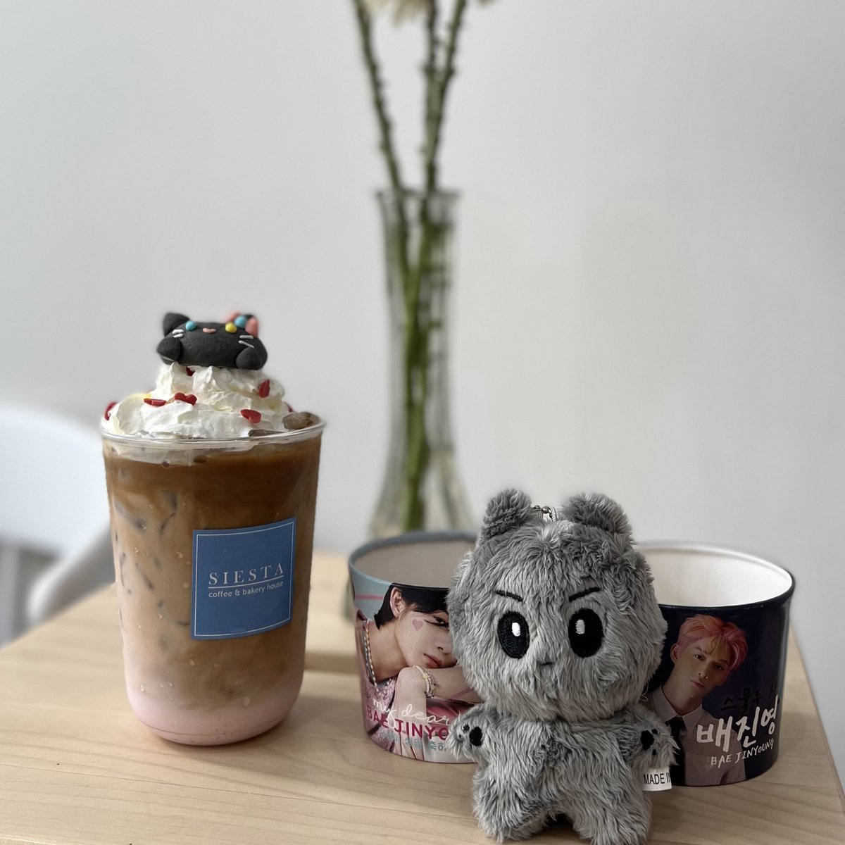 h_akina's tweet photo. #MYDEARESTBJY2022
Cᴜᴛᴇɴᴇss ᴏᴠᴇʀʟᴏᴀᴅ 🐱🐱🐱 https://t.co/5PCoPmKSmb
