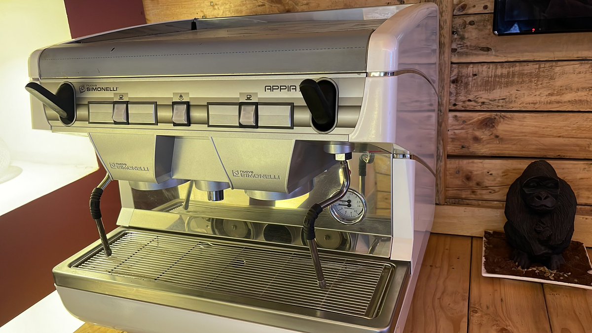 TugumeNelsonO's tweet photo. Good morning Folks , good offers on coffee brewing equipment at coffee city on 40% discount valid for the next 5 days. Inbox or contact 0782645612. But also comes with free barista training for 3 people courtesy of @youngafricawks @Coffeecity21 @PSF_Uganda https://t.co/LHq2Gzkp00