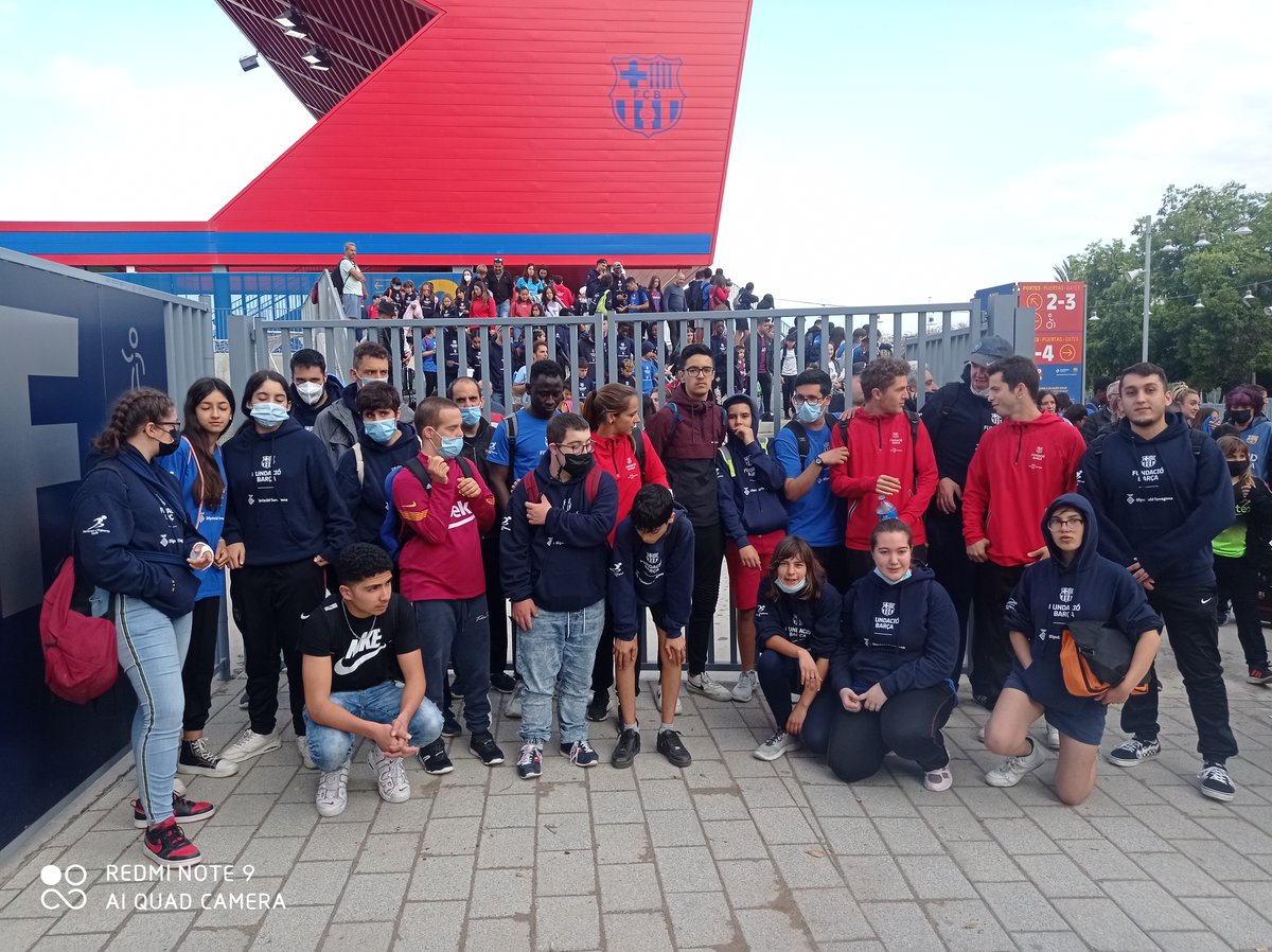 FundalisTGN's tweet photo. La #FundacioGinac participem amb més de 700 nens, nenes i joves a la cloenda del Programa d’Inclusió Social de la @FundacioFCB al partit entre el  
@FCBfemeni i el Sevilla FC.
#FutbolNet  @FCBarcelona_cat
@Dipta_cat
👉https://t.co/lGlwN1GkEc https://t.co/2cuXCTnU61