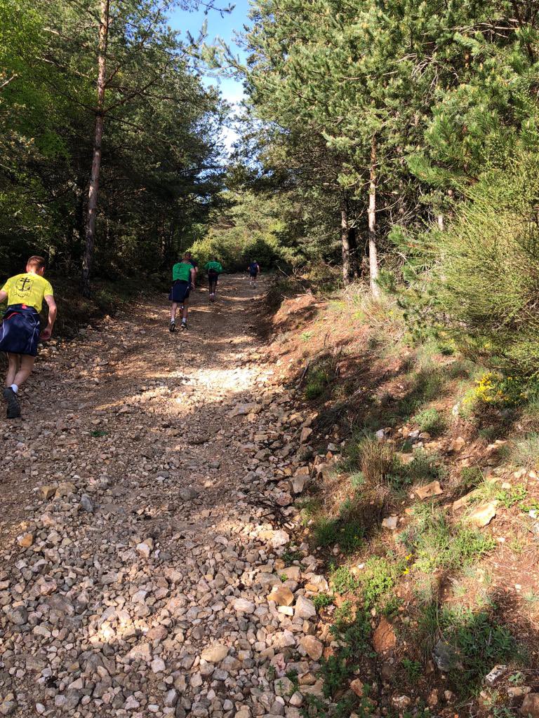 CDC3RAMa's tweet image. Rien de tel pour débuter la semaine ! Prendre de la hauteur, le regard tourné vers l’horizon et préparer les combats de demain. Footing régimentaire #3RAMa. Canjuers. Favet. 1039m ! #MondayMotivation @troupesdemarine