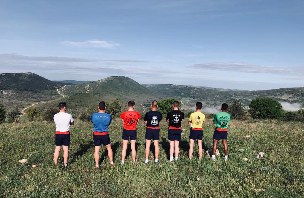 CDC3RAMa's tweet image. Rien de tel pour débuter la semaine ! Prendre de la hauteur, le regard tourné vers l’horizon et préparer les combats de demain. Footing régimentaire #3RAMa. Canjuers. Favet. 1039m ! #MondayMotivation @troupesdemarine