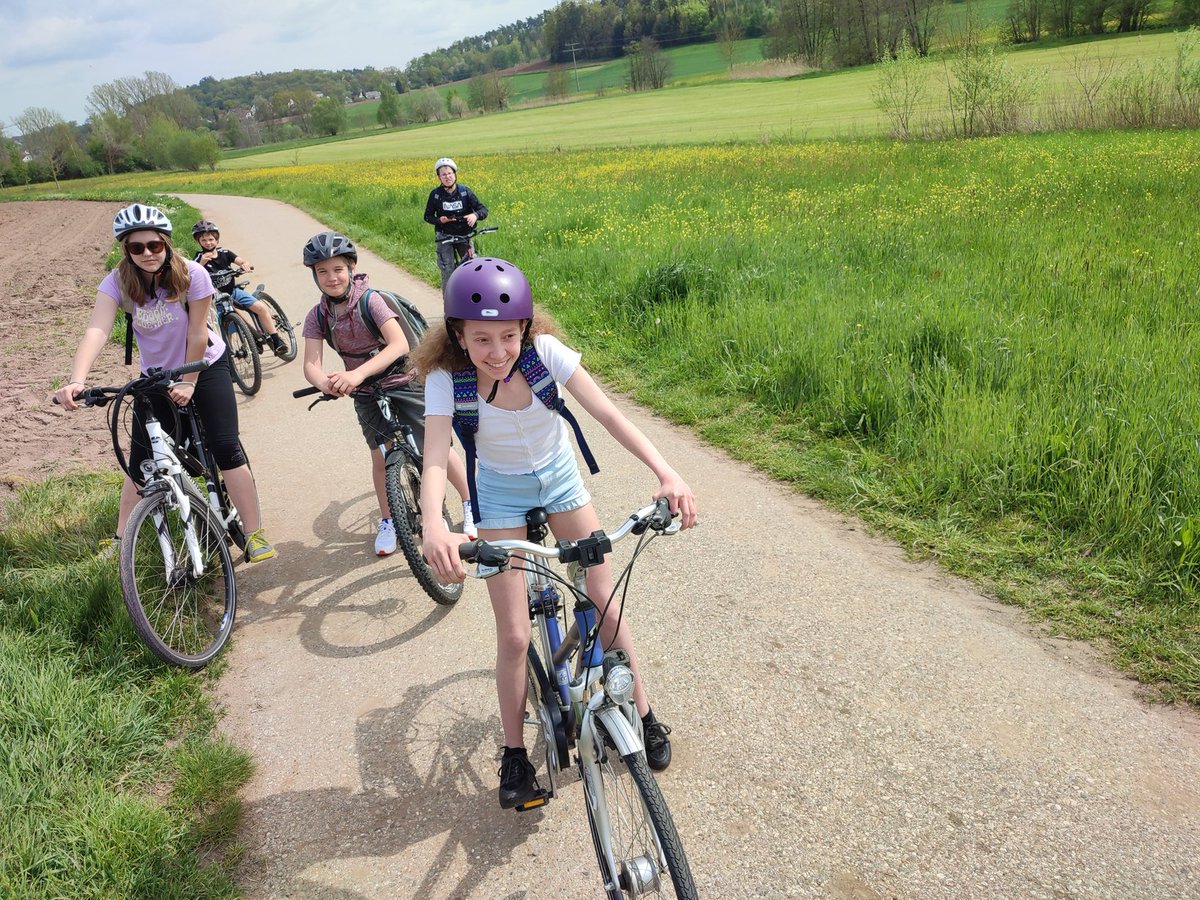 SachLicht's tweet photo. Gemeinsame #Fahrradtour mit der Jugend nach Ansbach zum Eis essen mit Zwischenstopp am Bauernhof https://t.co/tEIof9biNO