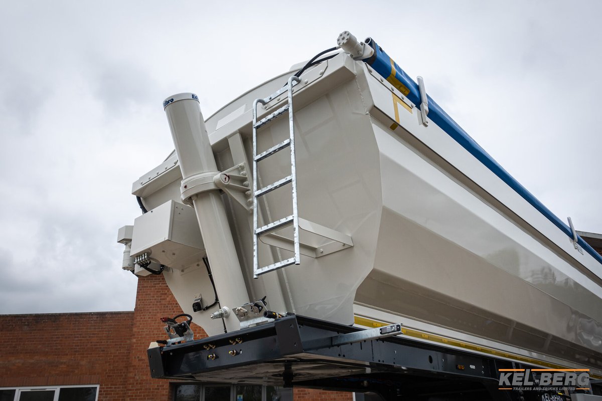 Kel_Berg's tweet photo. A R Heal took delivery of his latest piece of Kel-Berg equipment last week. Another T100 aggregate tipping trailer. Thanks to Andrew for continually supporting Kel-Berg. We appreciate your business.
#trailers #construction #constructionuk #aggregates #kelberg #dawbarn #new #edbro https://t.co/IN3zYYsBQp