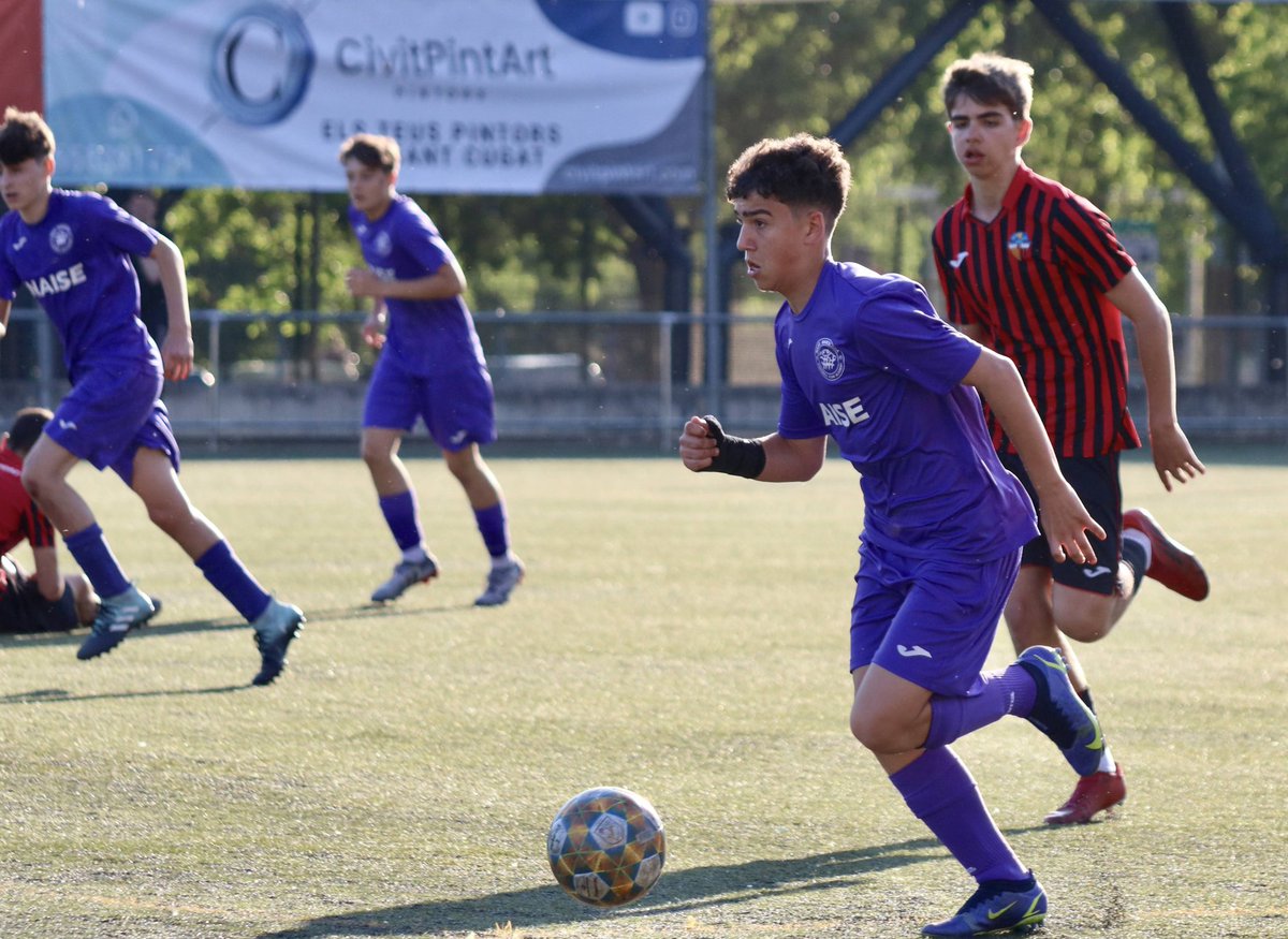 NAISEFC's tweet photo. 🔴 El Cadet "A" no va sumar al camp del líder (5-2). 

😬 Tot i posar-se per davant en el marcador alguna errada va propiciar els gols del contrari. Toca seguir! 

⚽ Els golejadors van ser en Pau Donat i en Martín. 

#NAISE | #valorsNAISE | #somNAISE https://t.co/3ydCYMoLZ7