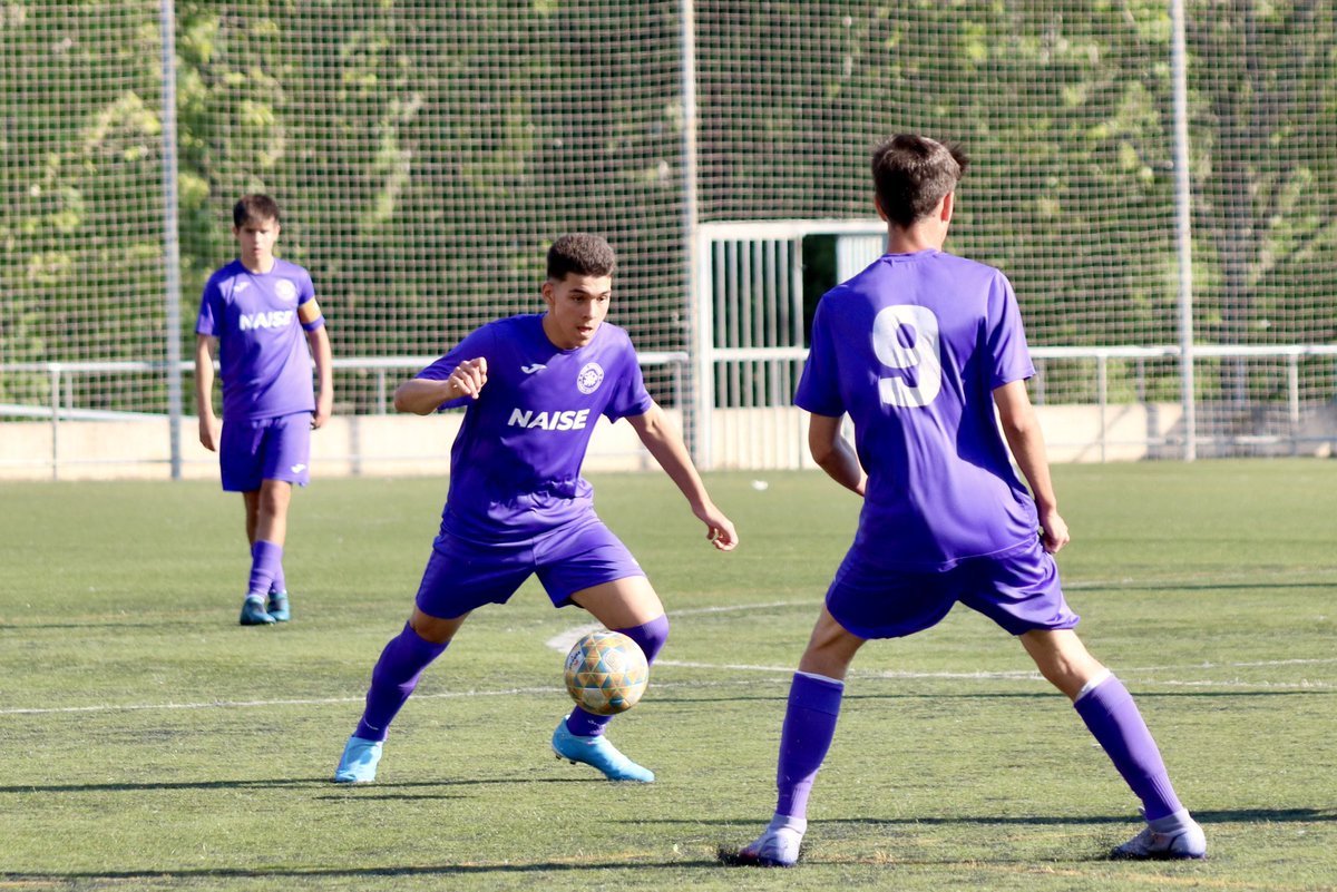 NAISEFC's tweet photo. 🔴 El Cadet "A" no va sumar al camp del líder (5-2). 

😬 Tot i posar-se per davant en el marcador alguna errada va propiciar els gols del contrari. Toca seguir! 

⚽ Els golejadors van ser en Pau Donat i en Martín. 

#NAISE | #valorsNAISE | #somNAISE https://t.co/3ydCYMoLZ7