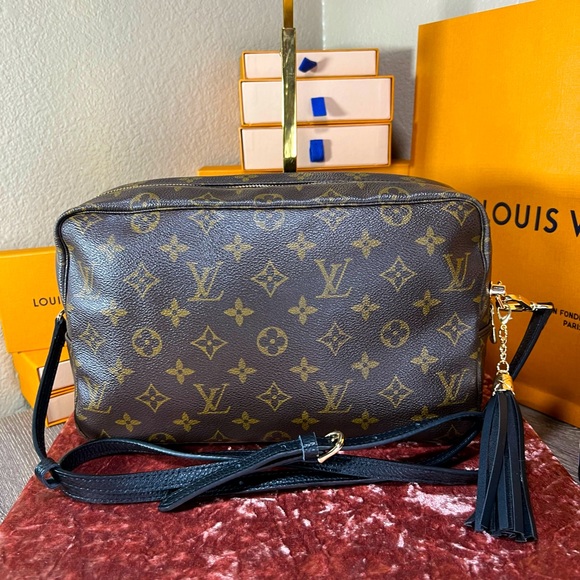 StarsFashion21's tweet photo. So good I had to share! Check out all the items I'm loving on @Poshmarkapp from @Seathroughheart #poshmark #fashion #style #shopmycloset #louisvuitton #soludos #apt9: https://t.co/guBKGp9zsn https://t.co/4Z28k6v3Nn