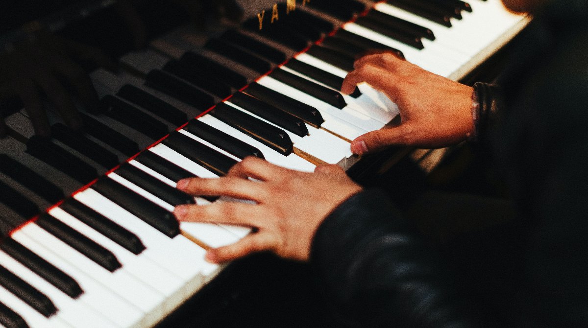 There will be times in your piano journey when your motivation fades. We've put together our top tips and tricks to keep you coming back to the keys. 🎹 

Find them all in our blog at the link below.
go.flowkey.com/staymotivated 

#flowkey #learnpiano #staymotivated #blog