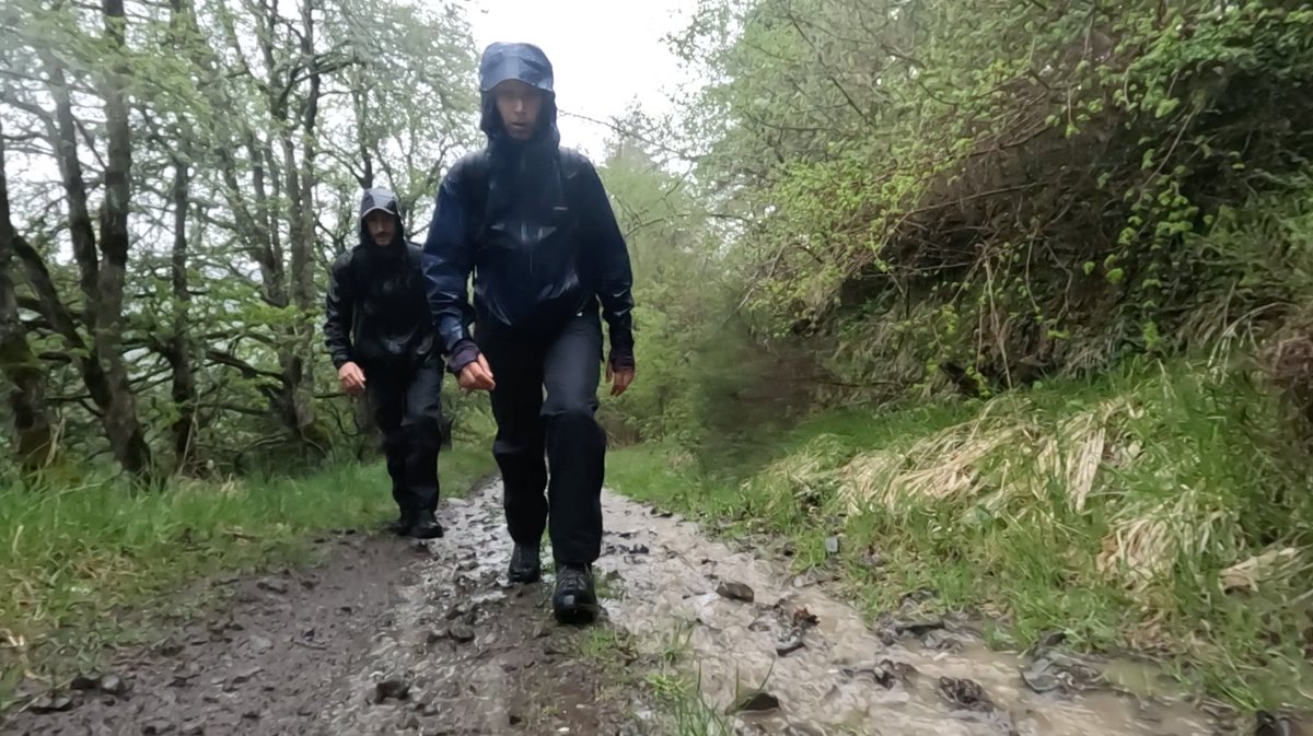 NatExplorers's tweet photo. J4 - La pluie s'invite 🌧 

 Des trombes d'eau se sont abattues en l'espace d'une fin d'après-midi, nous rappelant qu'ici la météo est aussi changeante que la Loire ...
👉 Carte int. / blog : https://t.co/GYLl2YH0xm
#LoireSentinelle #Loire #biodiversité #eDNA #culturescientifique https://t.co/v8VPQ3lv0o