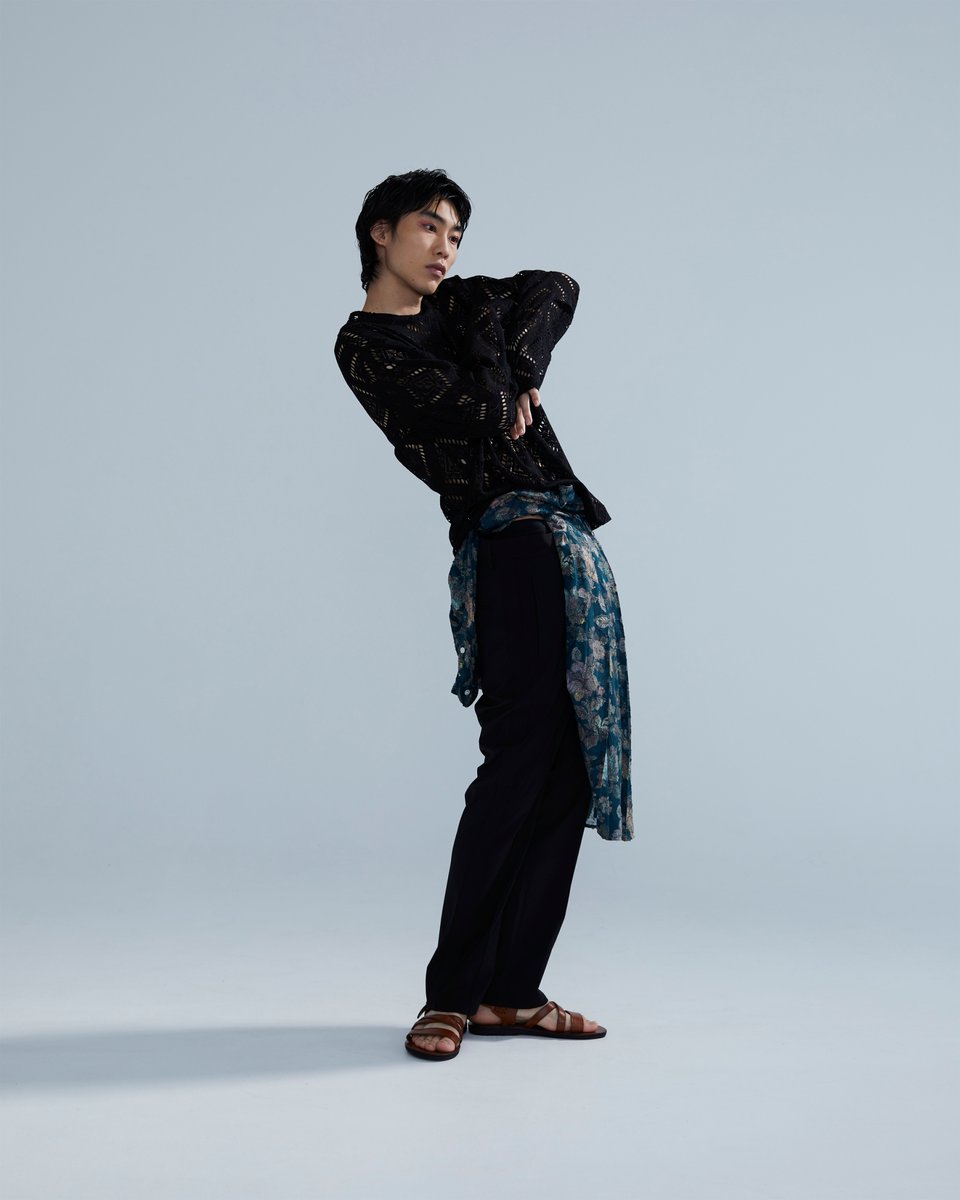 EnharmonicT's tweet photo. "Lace knitting shirt"

レースの編み物でパッチワークの柄にすることでちぎり絵を表現しています

今季はどうしても男性でも着用できるレースアイテムを作りたかった
その想いを体現した１枚になっております

#EnharmonicTAVERN #2022SS #シャツ　
#ユニセックス #メンズ https://t.co/iRCNTSEazw