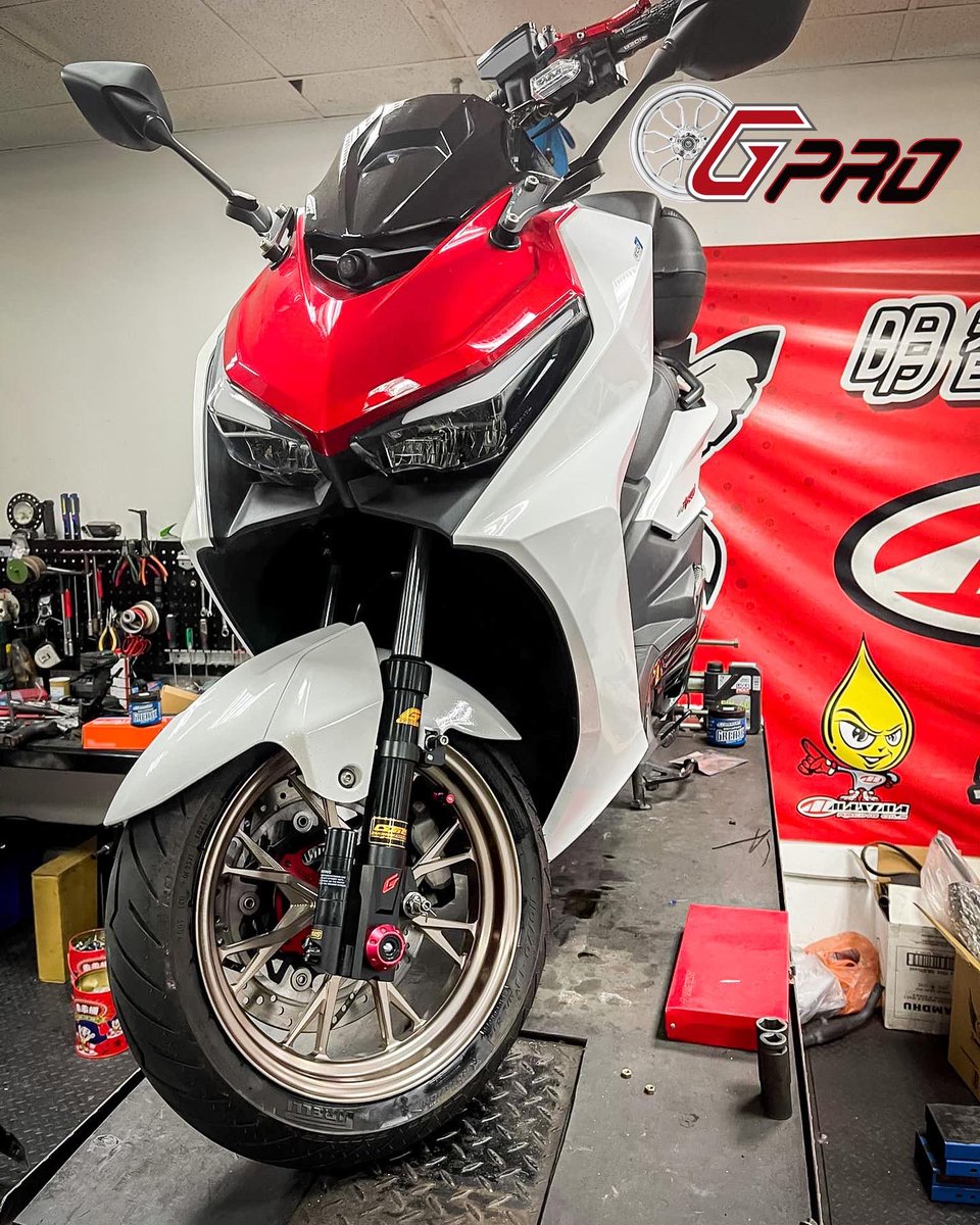 G_protech's tweet photo. This set of Gpro rim Wheels GS8 in bronze anodize with red hubs looks wonderful, matching perfectly with the paint of the bike. Another great job done by our friends at Minzhi moto.
 .
Get yours now!!!
.
________________
Like - Follow - Share
________________
.
#Nmax #yamahanmax https://t.co/n0fUCFMLam