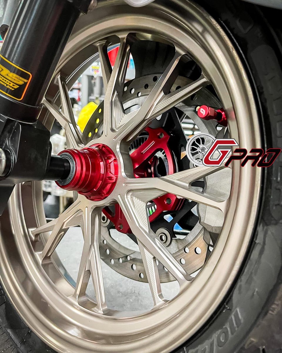 G_protech's tweet photo. This set of Gpro rim Wheels GS8 in bronze anodize with red hubs looks wonderful, matching perfectly with the paint of the bike. Another great job done by our friends at Minzhi moto.
 .
Get yours now!!!
.
________________
Like - Follow - Share
________________
.
#Nmax #yamahanmax https://t.co/n0fUCFMLam