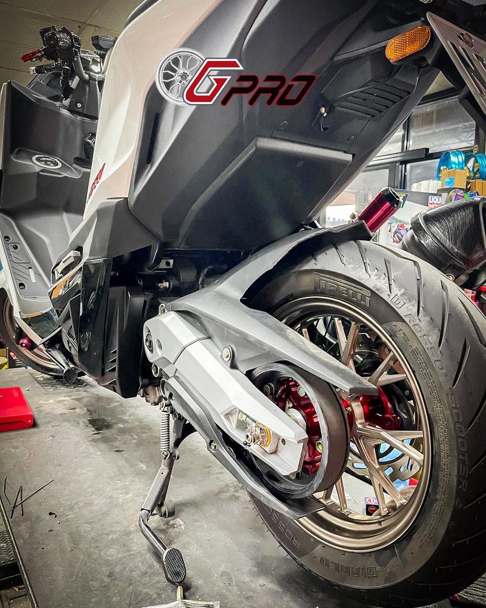 G_protech's tweet photo. This set of Gpro rim Wheels GS8 in bronze anodize with red hubs looks wonderful, matching perfectly with the paint of the bike. Another great job done by our friends at Minzhi moto.
 .
Get yours now!!!
.
________________
Like - Follow - Share
________________
.
#Nmax #yamahanmax https://t.co/n0fUCFMLam