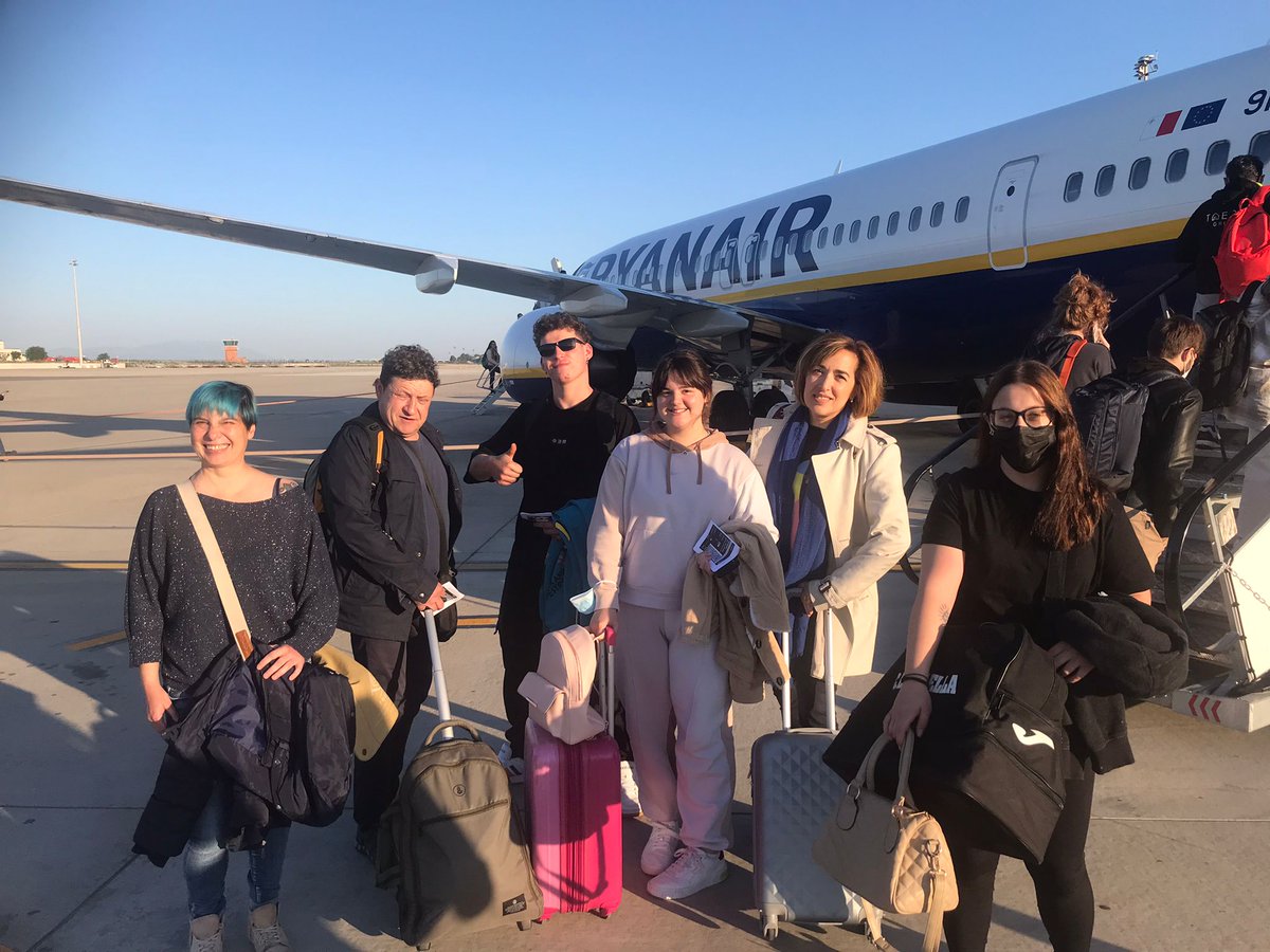 IsabelBaranda's tweet photo. !!Mirad sus caritas de ilusión¡¡ Camino de Bolonia los tengo... 
De #ErasmusPlus con @cifpa_aragon @fp_aragon @sepiegob https://t.co/gUMv4BagJ7
