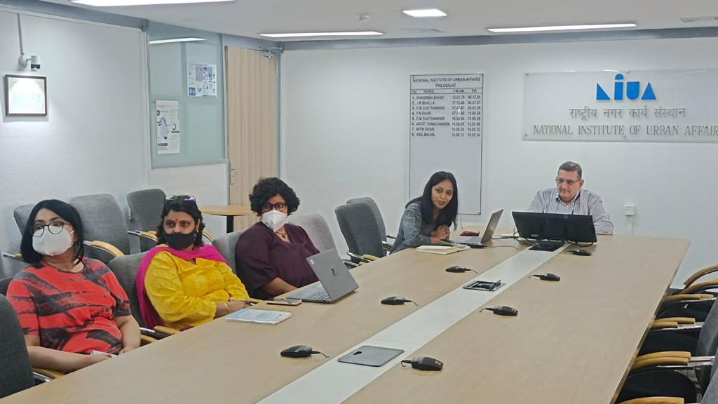 C3_NIUA's tweet photo. C-Cube, @NIUA_India in association with @giz_india and in collaboration with 8 regional and training institutes is scaling up 26 training modules across the country for building city climate actions.
#c3actions #ClimateAction #ClimateActionNow #climatesmartcities
(1/2) https://t.co/mxSjXV8FOC