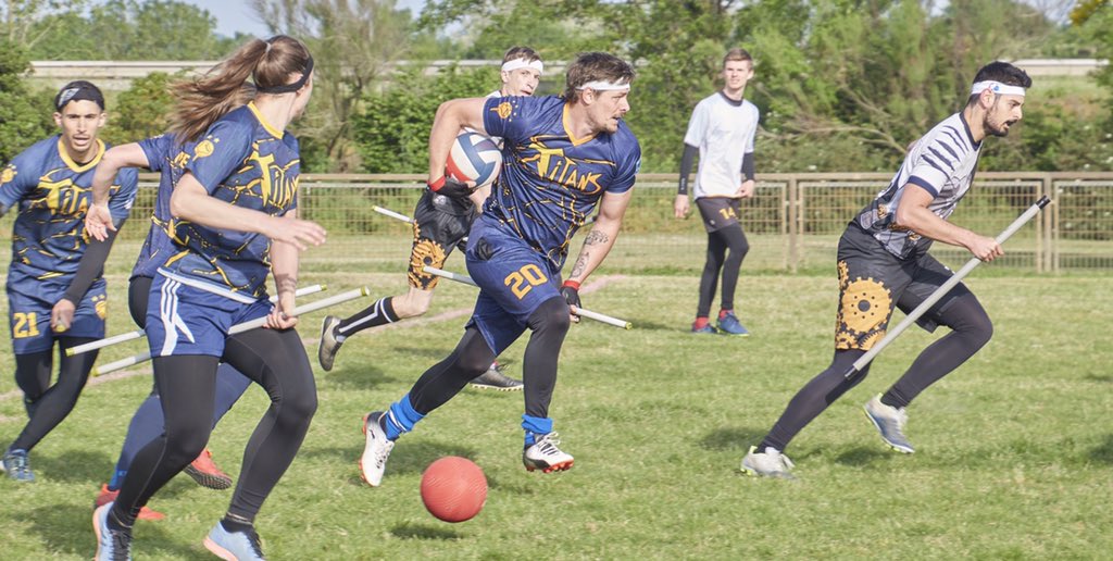 🧙‍♀🏐 #JourDeMatch 

Ce week-end se jouait à La Baumette la Coupe de 🇫🇷 de #quidditch, ce sport étonnant inspiré de l’univers de la saga #HarryPotter. En lice, les Harfangs d’#Angers et 10 autres équipes du pays 👊

Compte rendu 👉 urlz.fr/idc9