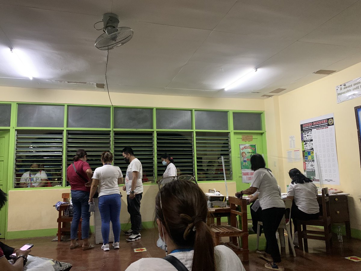 miacconcepcion's tweet photo. LOOK: Barretto-1 Elementary School in Olongapo City struck the bell at exactly 7:00 p.m., signaling that the elections were now officially closed. @MovePH #WeDecide #PHVote https://t.co/KSDSmwSVru