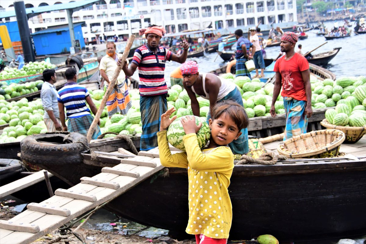 ContextClimate's tweet photo. In Bangladesh, "children are paying a high price for climate change" - stunning photos by @BdRibon https://t.co/A975S1byIn https://t.co/zjImAi46jO