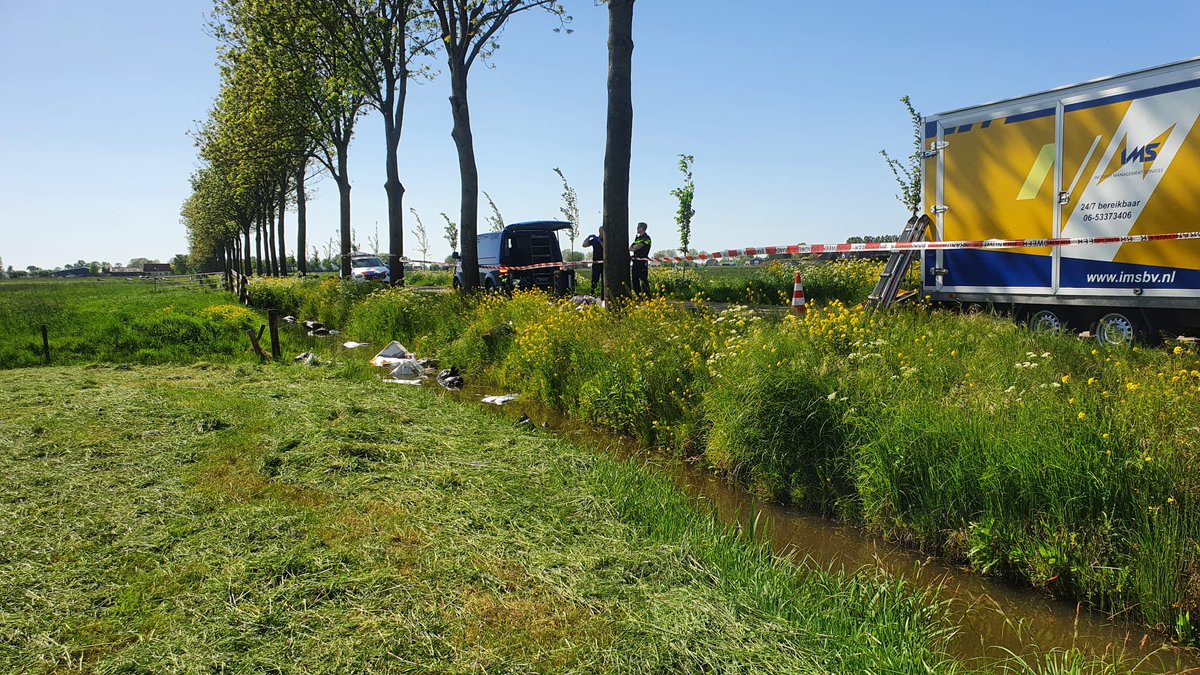 In opdracht van de <a href="/gemeenteburen/">Gemeente Buren</a> heeft de calamiteitendienst van <a href="/IMS_GDM/">IMS B.V.</a> dit dezelfde middag nog opgeruimd en de natuur weer netjes achtergelaten #dumping #hennep #afval