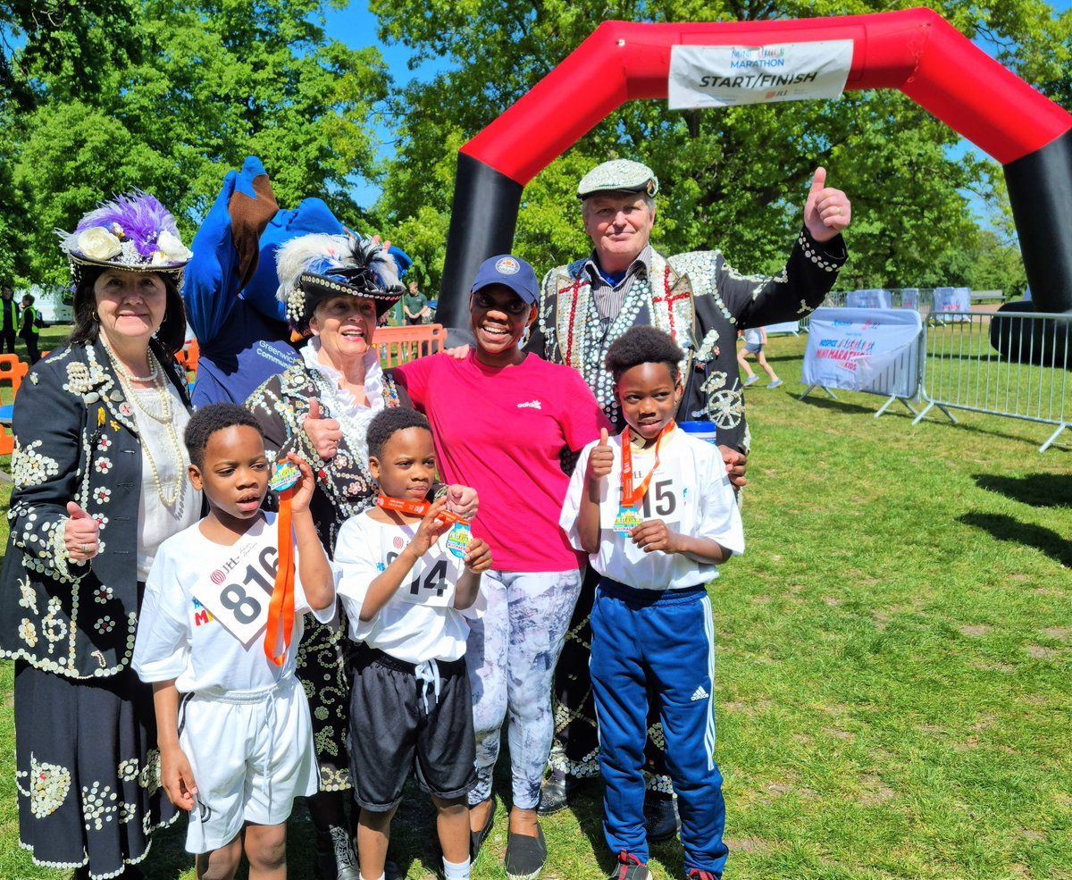 AugustaAdu's tweet photo. @PearlySociety a huge thank you to the Pearly Queen of Greenwich, Pearly King &amp; Queen of Woolwich, Pearly Princess and the #pearlypugs for supporting the @gbchospice #MiniMarathon in #RoyalGreenwichPark https://t.co/NH7zGYdsOb