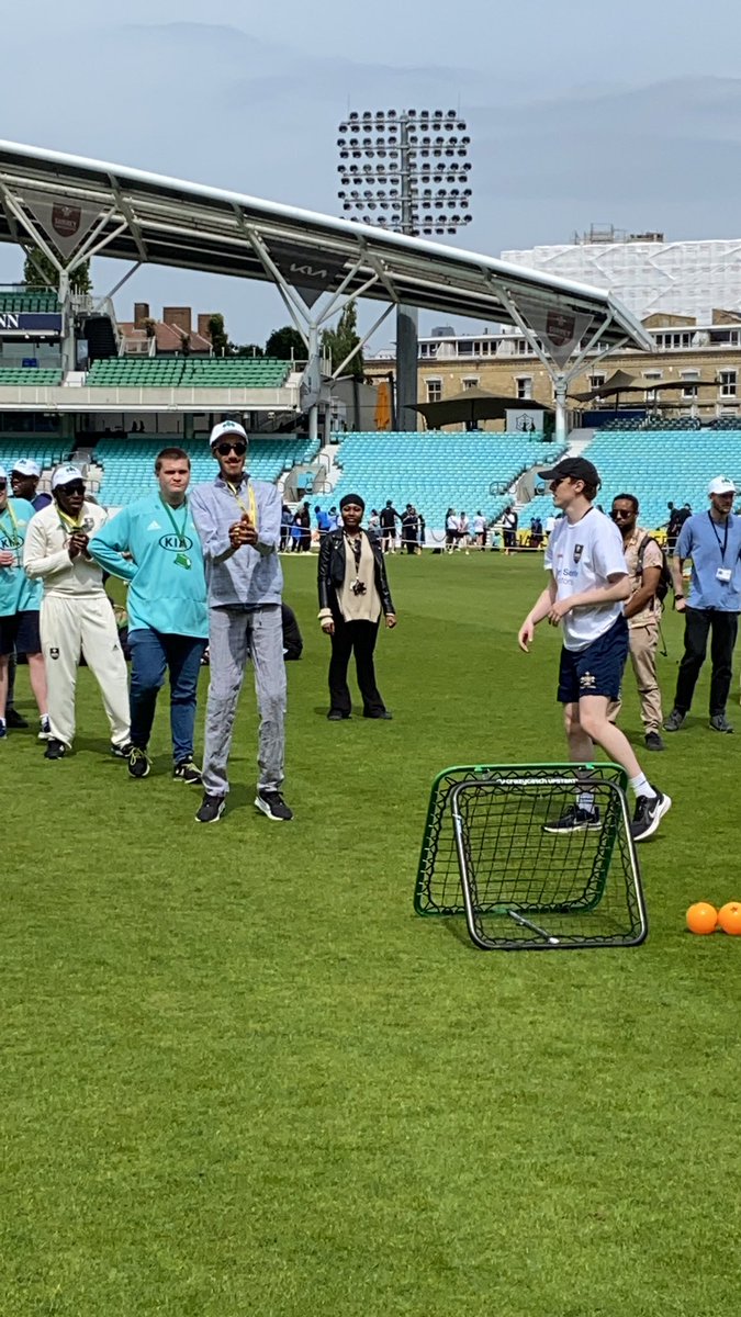 SurreyCricketFd's tweet photo. We have children and young adults from schools &amp; community groups here, taking part in a whole host of exciting activities throughout the ground.
Volunteers from our Disability Sponsors @FirstSentier @FirstSentierUK are also here, helping out and getting involved. https://t.co/RsAswzckMZ