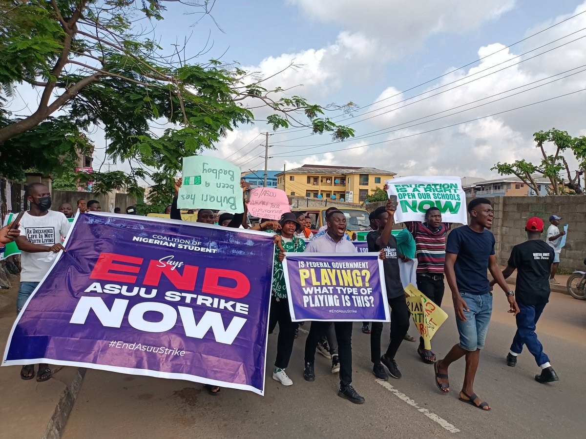 Debolu_Josh's tweet image. Ongoing Strike Protest in Lagos this morning
Retweet y&apos;all  #ASUU