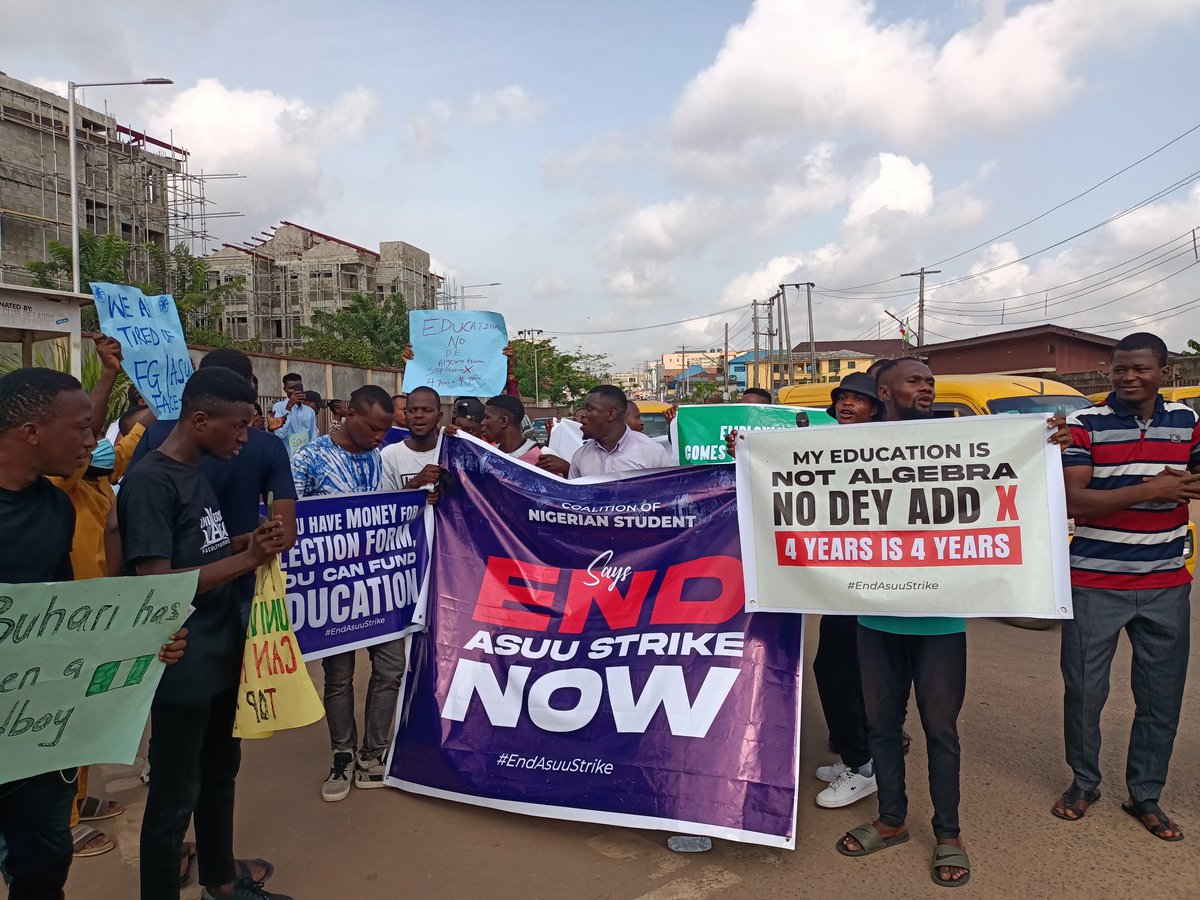 Debolu_Josh's tweet image. Ongoing Strike Protest in Lagos this morning
Retweet y&apos;all  #ASUU