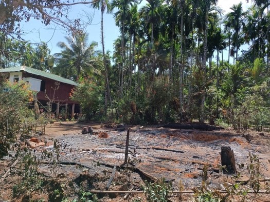 khrg's tweet photo. Mergui-Tavoy District – Short Update

During March &amp; April 2022, junta soldiers from LIB #404 &amp; 405 arrested more than 16 villagers, including two teenage boys, and used them as human shields and forced porters in Taung Pyout area, That Yet Chaung Township, Mergui-Tavoy District. https://t.co/xR2QZEYZOL