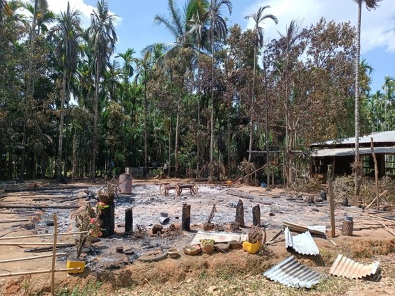 khrg's tweet photo. Mergui-Tavoy District – Short Update

During March &amp; April 2022, junta soldiers from LIB #404 &amp; 405 arrested more than 16 villagers, including two teenage boys, and used them as human shields and forced porters in Taung Pyout area, That Yet Chaung Township, Mergui-Tavoy District. https://t.co/xR2QZEYZOL