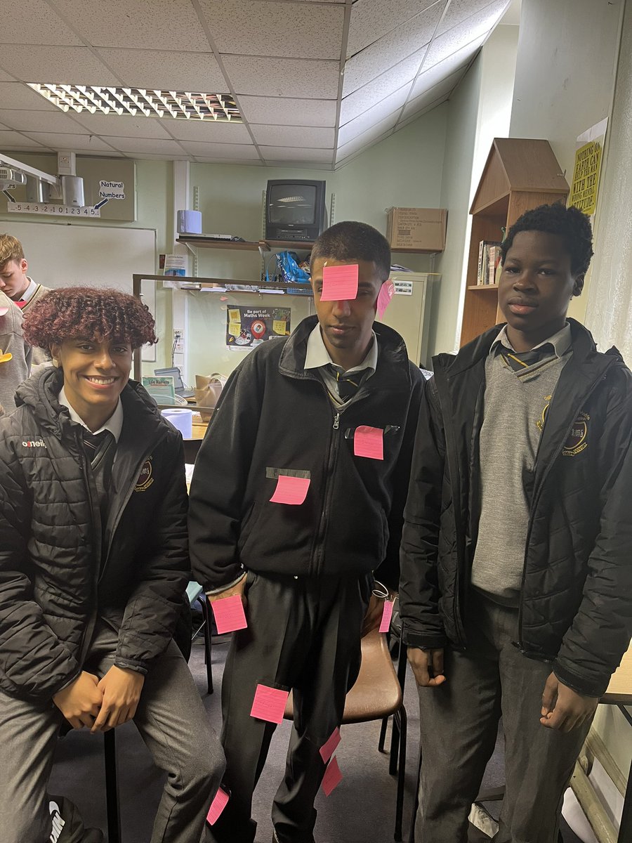 janegill2018's tweet image. 5th years having a very active Monday morning labelling the bones of the human body onto each other 🩻 📌✅#groupwork #activelearning #musculoskeletalsystem @SaintEunans